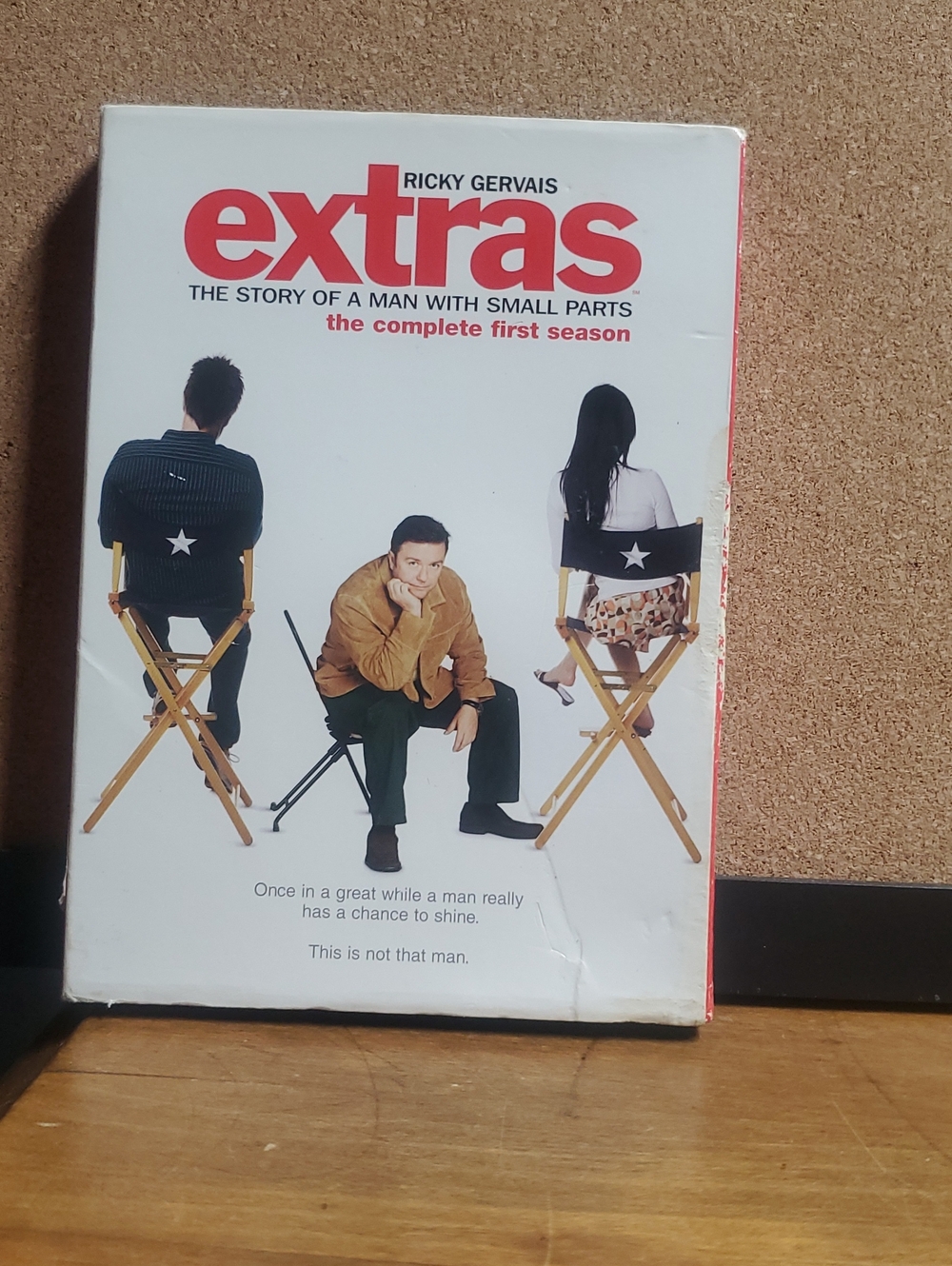 Extras: The Complete First Season () - White & Red